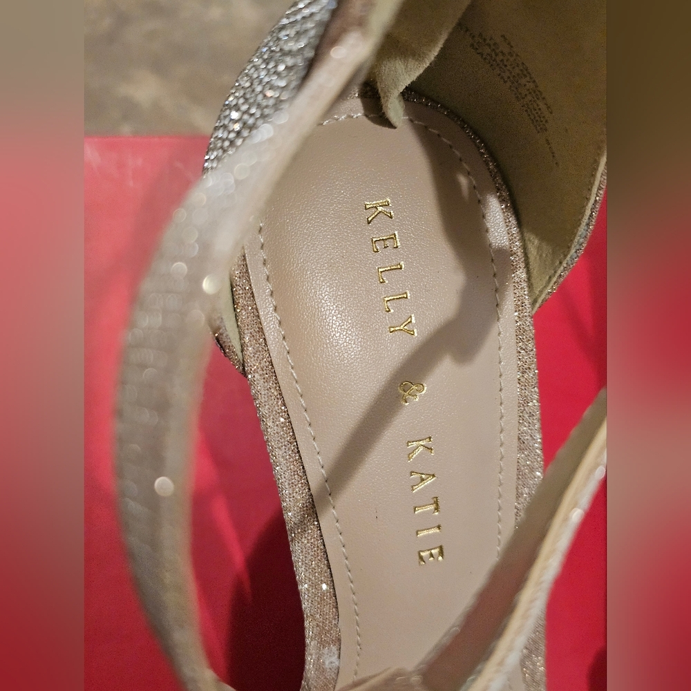 Kelly & Katie Glittering Silver and Gold Heels Size 8.5 - Picture 9 of 12